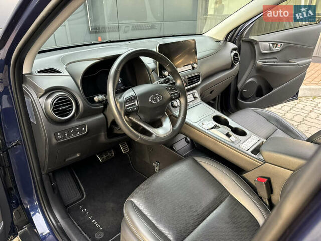 Синий Хендай Kona Electric, объемом двигателя 0 л и пробегом 65 тыс. км за 18500 $, фото 70 на Automoto.ua