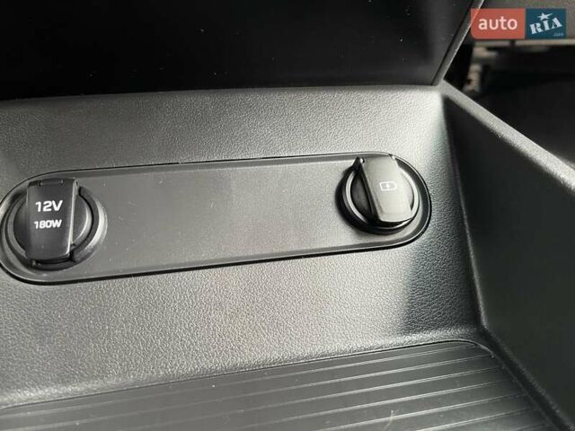 Синий Хендай Kona Electric, объемом двигателя 0 л и пробегом 40 тыс. км за 16800 $, фото 53 на Automoto.ua