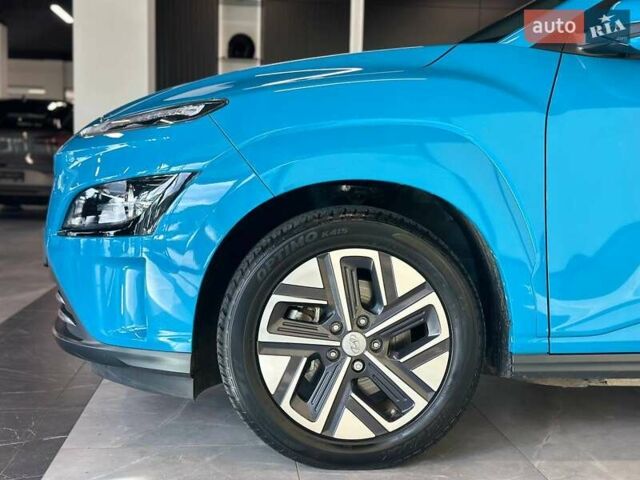 Синий Хендай Kona Electric, объемом двигателя 0 л и пробегом 43 тыс. км за 16100 $, фото 5 на Automoto.ua