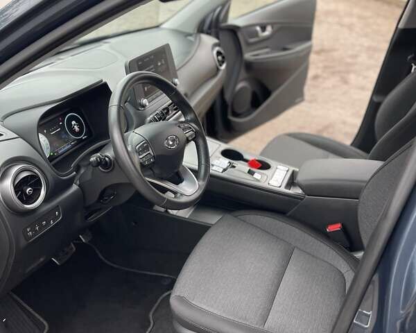 Синий Хендай Kona Electric, объемом двигателя 0 л и пробегом 40 тыс. км за 16800 $, фото 38 на Automoto.ua