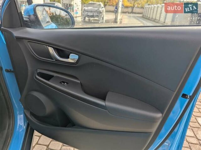 Синий Хендай Kona Electric, объемом двигателя 0 л и пробегом 49 тыс. км за 17333 $, фото 18 на Automoto.ua