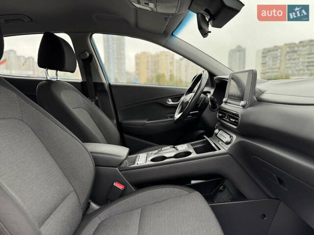 Синий Хендай Kona Electric, объемом двигателя 0 л и пробегом 53 тыс. км за 16700 $, фото 26 на Automoto.ua
