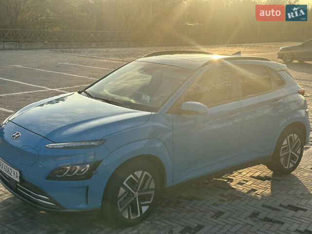 Синий Хендай Kona Electric, объемом двигателя 0 л и пробегом 28 тыс. км за 22990 $, фото 2 на Automoto.ua