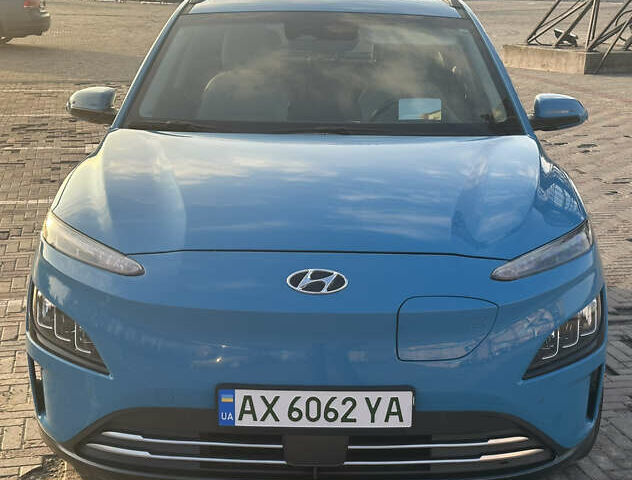 Синий Хендай Kona Electric, объемом двигателя 0 л и пробегом 28 тыс. км за 22990 $, фото 1 на Automoto.ua