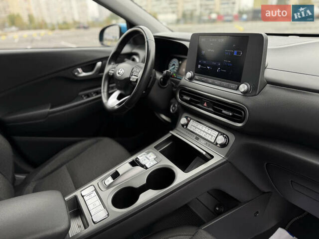 Синий Хендай Kona Electric, объемом двигателя 0 л и пробегом 53 тыс. км за 16700 $, фото 27 на Automoto.ua