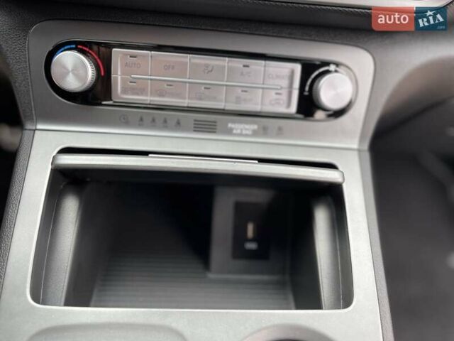 Синий Хендай Kona Electric, объемом двигателя 0 л и пробегом 40 тыс. км за 16800 $, фото 51 на Automoto.ua
