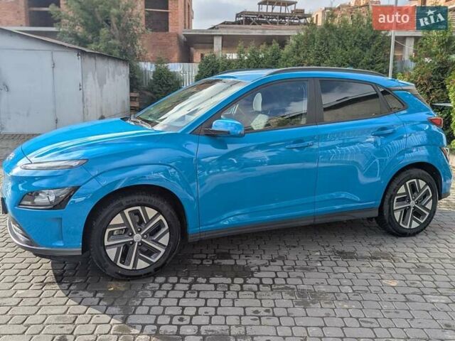 Синий Хендай Kona Electric, объемом двигателя 0 л и пробегом 49 тыс. км за 17333 $, фото 2 на Automoto.ua