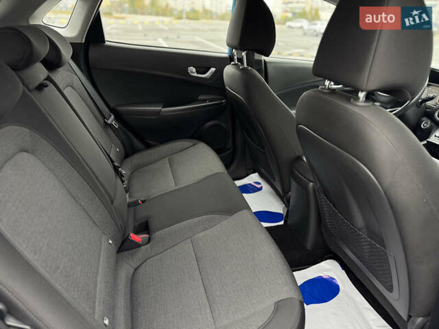 Синий Хендай Kona Electric, объемом двигателя 0 л и пробегом 53 тыс. км за 16700 $, фото 33 на Automoto.ua