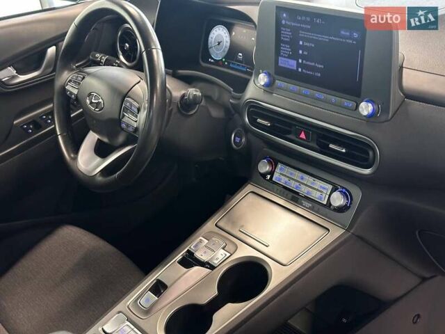 Синій Хендай Kona Electric, об'ємом двигуна 0 л та пробігом 43 тис. км за 16400 $, фото 36 на Automoto.ua