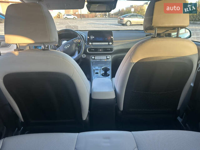 Синий Хендай Kona Electric, объемом двигателя 0 л и пробегом 28 тыс. км за 22990 $, фото 12 на Automoto.ua