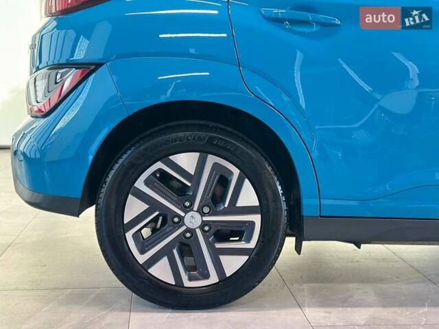 Синий Хендай Kona Electric, объемом двигателя 0 л и пробегом 43 тыс. км за 16100 $, фото 7 на Automoto.ua