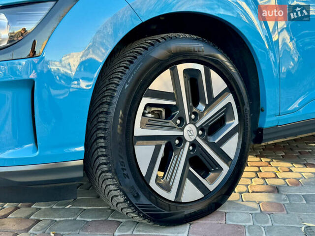 Синий Хендай Kona Electric, объемом двигателя 0 л и пробегом 89 тыс. км за 16999 $, фото 15 на Automoto.ua