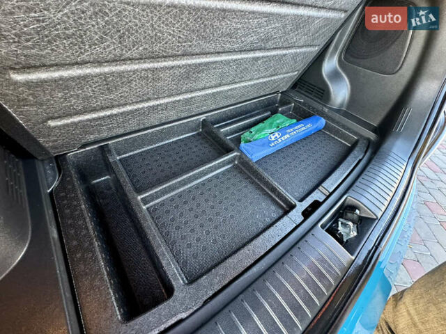 Синий Хендай Kona Electric, объемом двигателя 0 л и пробегом 89 тыс. км за 16999 $, фото 41 на Automoto.ua