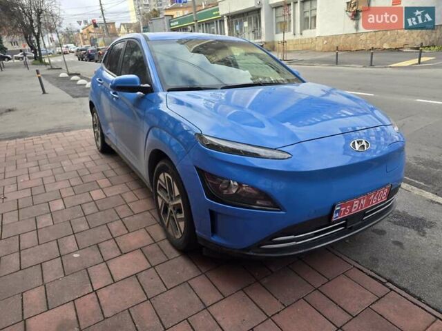 Синий Хендай Kona Electric, объемом двигателя 0 л и пробегом 101 тыс. км за 18300 $, фото 3 на Automoto.ua