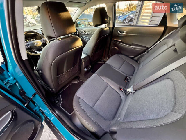 Синий Хендай Kona Electric, объемом двигателя 0 л и пробегом 89 тыс. км за 16999 $, фото 33 на Automoto.ua