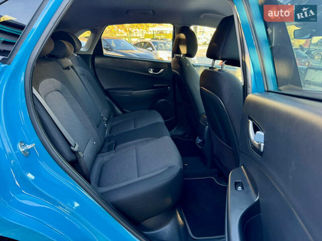 Синий Хендай Kona Electric, объемом двигателя 0 л и пробегом 89 тыс. км за 16999 $, фото 2 на Automoto.ua