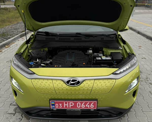 Зеленый Хендай Kona Electric, объемом двигателя 0 л и пробегом 107 тыс. км за 16600 $, фото 60 на Automoto.ua