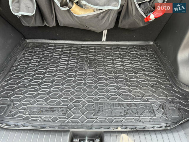 Зеленый Хендай Kona Electric, объемом двигателя 0 л и пробегом 100 тыс. км за 17800 $, фото 9 на Automoto.ua