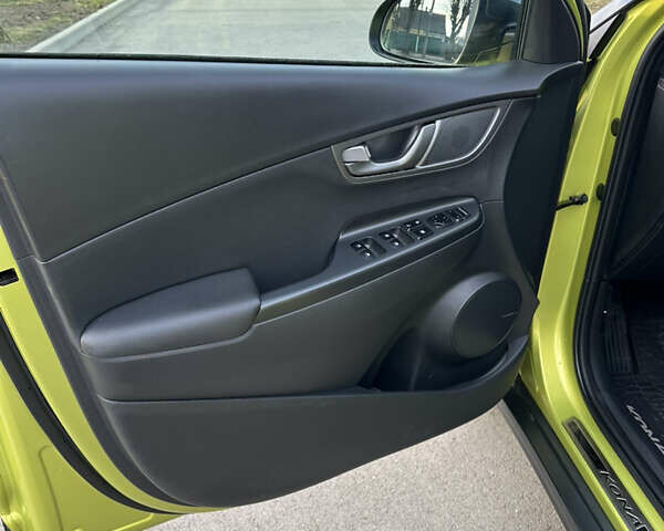 Зелений Хендай Kona Electric, об'ємом двигуна 0 л та пробігом 72 тис. км за 17750 $, фото 18 на Automoto.ua