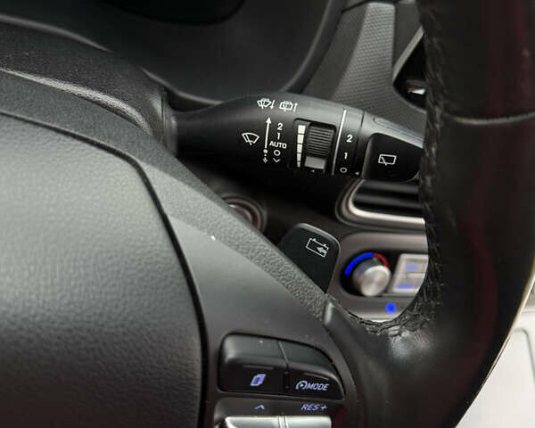 Зеленый Хендай Kona Electric, объемом двигателя 0 л и пробегом 107 тыс. км за 16600 $, фото 40 на Automoto.ua