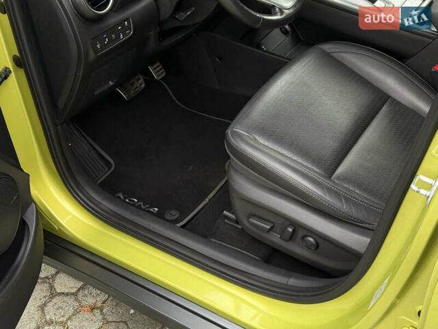 Зеленый Хендай Kona Electric, объемом двигателя 0 л и пробегом 103 тыс. км за 17300 $, фото 24 на Automoto.ua