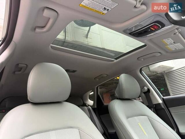 Зеленый Хендай Kona Electric, объемом двигателя 0 л и пробегом 10 тыс. км за 27990 $, фото 15 на Automoto.ua