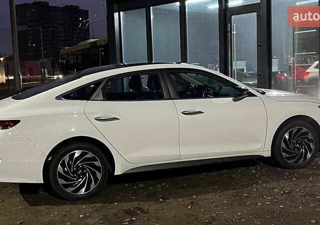 Белый Хендай Lafesta, объемом двигателя 0 л и пробегом 22 тыс. км за 23990 $, фото 5 на Automoto.ua