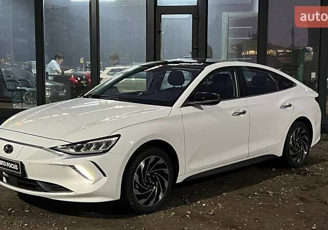 Белый Хендай Lafesta, объемом двигателя 0 л и пробегом 22 тыс. км за 23990 $, фото 2 на Automoto.ua