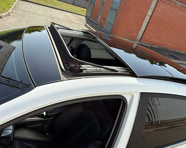 Белый Хендай Lafesta, объемом двигателя 0 л и пробегом 67 тыс. км за 19500 $, фото 4 на Automoto.ua