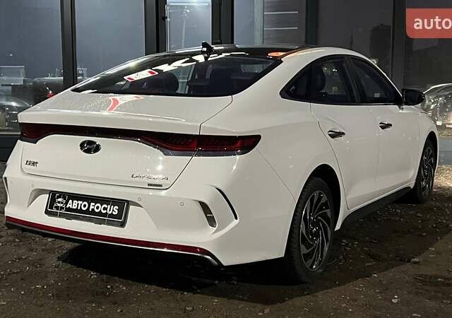 Белый Хендай Lafesta, объемом двигателя 0 л и пробегом 22 тыс. км за 23990 $, фото 7 на Automoto.ua