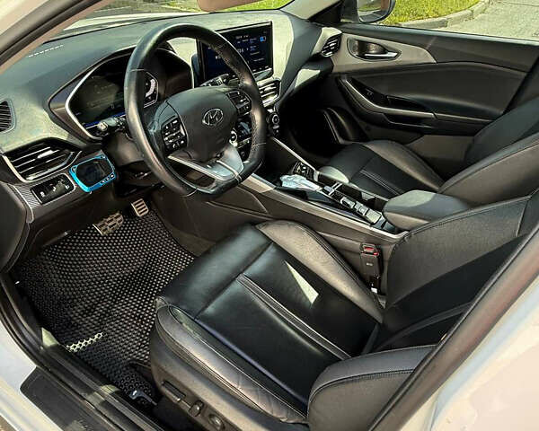 Белый Хендай Lafesta, объемом двигателя 0 л и пробегом 67 тыс. км за 19500 $, фото 6 на Automoto.ua