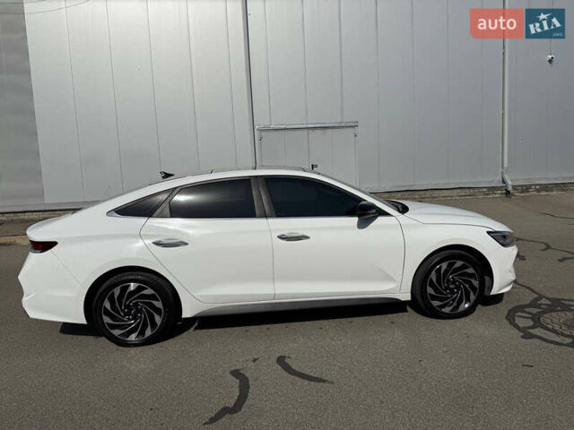 Белый Хендай Lafesta, объемом двигателя 0 л и пробегом 67 тыс. км за 19500 $, фото 1 на Automoto.ua