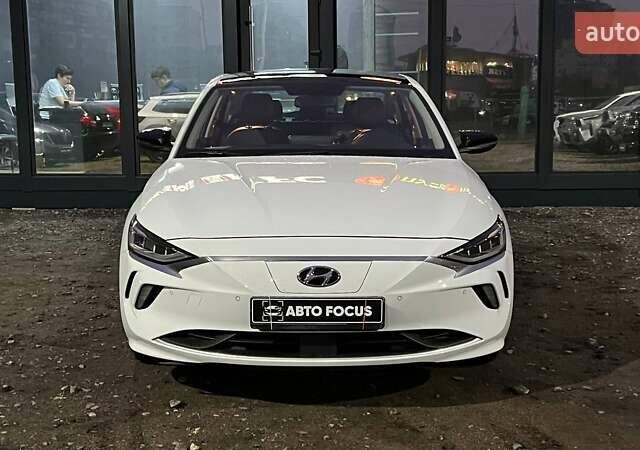 Белый Хендай Lafesta, объемом двигателя 0 л и пробегом 22 тыс. км за 23990 $, фото 1 на Automoto.ua