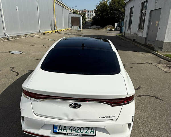 Белый Хендай Lafesta, объемом двигателя 0 л и пробегом 67 тыс. км за 19500 $, фото 3 на Automoto.ua