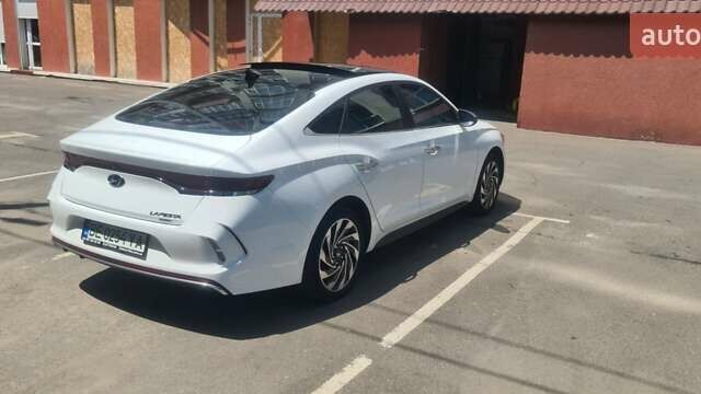 Белый Хендай Lafesta, объемом двигателя 0 л и пробегом 82 тыс. км за 19300 $, фото 11 на Automoto.ua