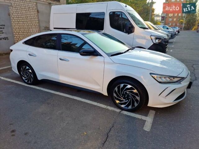 Белый Хендай Lafesta, объемом двигателя 0 л и пробегом 82 тыс. км за 19300 $, фото 5 на Automoto.ua