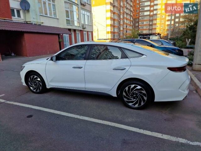 Белый Хендай Lafesta, объемом двигателя 0 л и пробегом 82 тыс. км за 19300 $, фото 4 на Automoto.ua