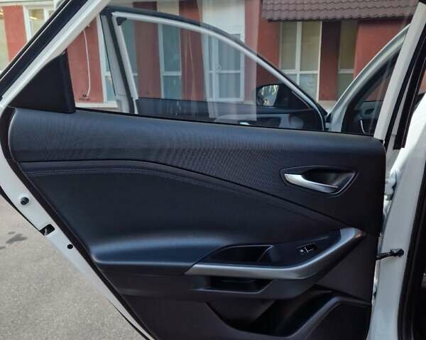 Белый Хендай Lafesta, объемом двигателя 0 л и пробегом 82 тыс. км за 19300 $, фото 26 на Automoto.ua