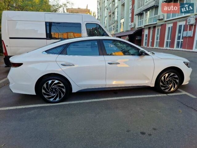 Белый Хендай Lafesta, объемом двигателя 0 л и пробегом 82 тыс. км за 19300 $, фото 1 на Automoto.ua