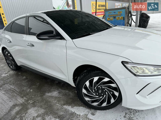 Белый Хендай Lafesta EV, объемом двигателя 0 л и пробегом 40 тыс. км за 21500 $, фото 4 на Automoto.ua