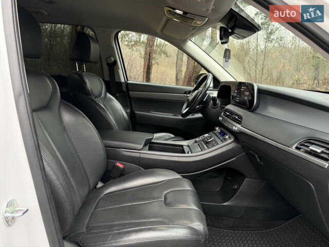 Білий Хендай Palisade, об'ємом двигуна 2.2 л та пробігом 212 тис. км за 31900 $, фото 9 на Automoto.ua
