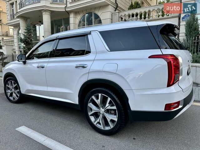 Белый Хендай Palisade, объемом двигателя 2.2 л и пробегом 58 тыс. км за 39000 $, фото 7 на Automoto.ua