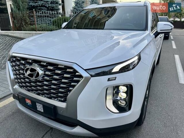Белый Хендай Palisade, объемом двигателя 2.2 л и пробегом 58 тыс. км за 39000 $, фото 2 на Automoto.ua