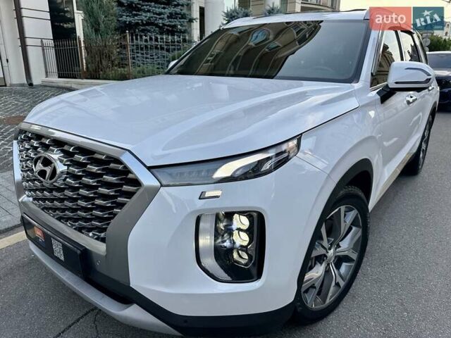 Белый Хендай Palisade, объемом двигателя 2.2 л и пробегом 58 тыс. км за 39000 $, фото 4 на Automoto.ua