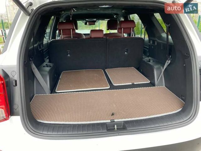 Белый Хендай Palisade, объемом двигателя 2.2 л и пробегом 99 тыс. км за 33500 $, фото 8 на Automoto.ua
