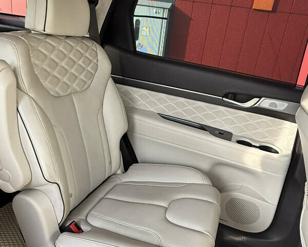 Черный Хендай Palisade, объемом двигателя 3.78 л и пробегом 66 тыс. км за 34000 $, фото 12 на Automoto.ua