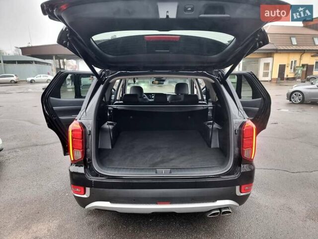 Черный Хендай Palisade, объемом двигателя 2.2 л и пробегом 107 тыс. км за 29900 $, фото 16 на Automoto.ua