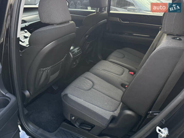 Черный Хендай Palisade, объемом двигателя 3.78 л и пробегом 144 тыс. км за 26700 $, фото 12 на Automoto.ua