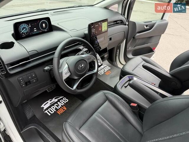 Белый Хендай Staria, объемом двигателя 2.2 л и пробегом 98 тыс. км за 45999 $, фото 63 на Automoto.ua