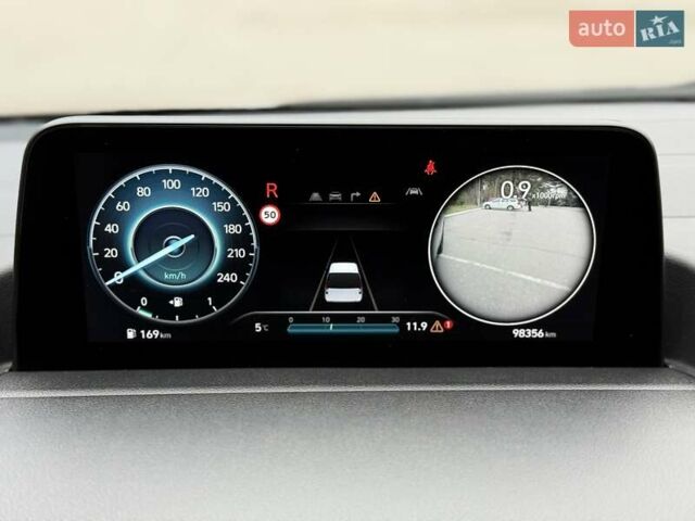 Белый Хендай Staria, объемом двигателя 2.2 л и пробегом 98 тыс. км за 45999 $, фото 85 на Automoto.ua